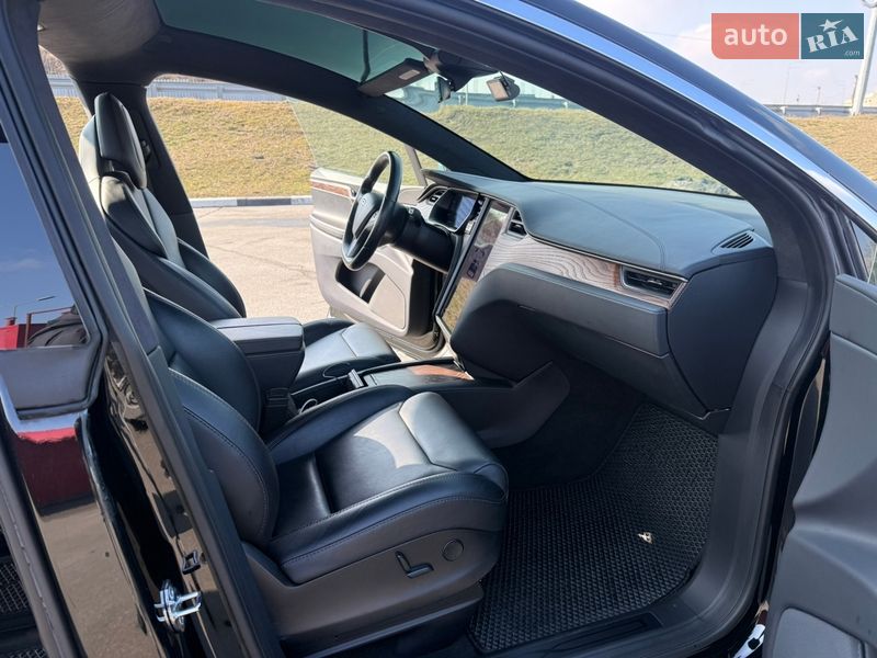 Позашляховик / Кросовер Tesla Model X 2019 в Києві