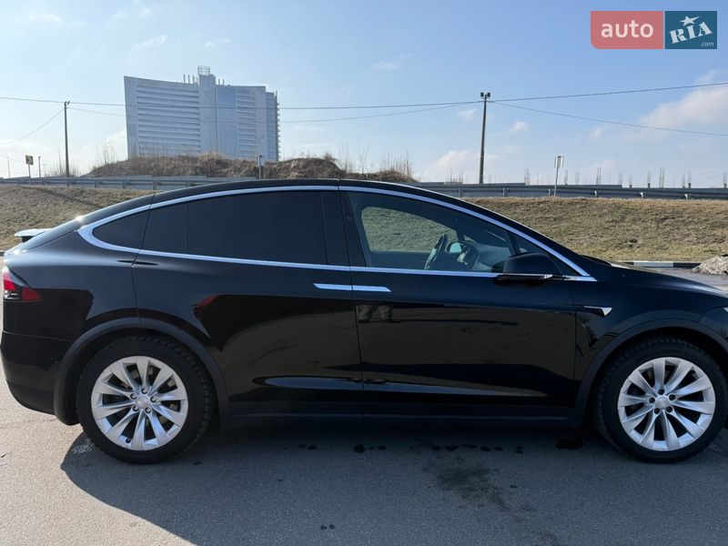 Позашляховик / Кросовер Tesla Model X 2019 в Києві