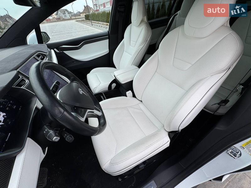 Позашляховик / Кросовер Tesla Model X 2016 в Луцьку