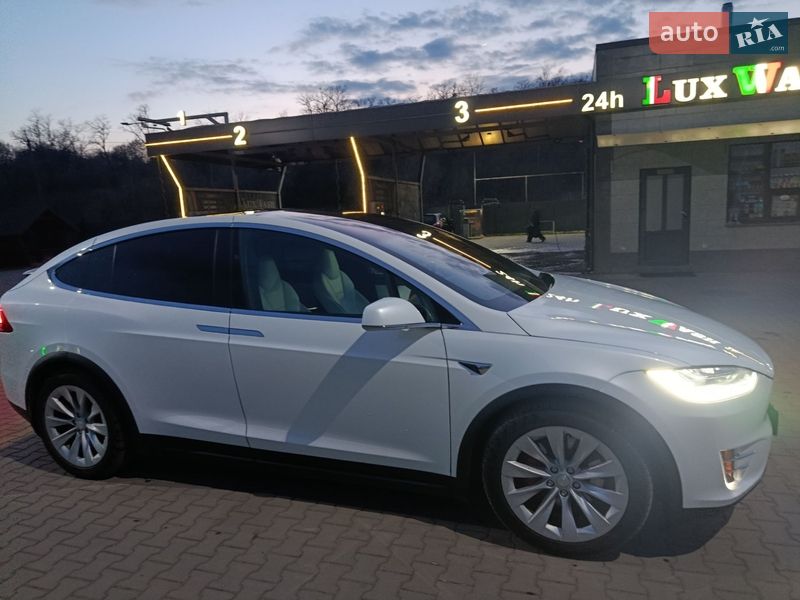 Внедорожник / Кроссовер Tesla Model X 2017 в Иршаве