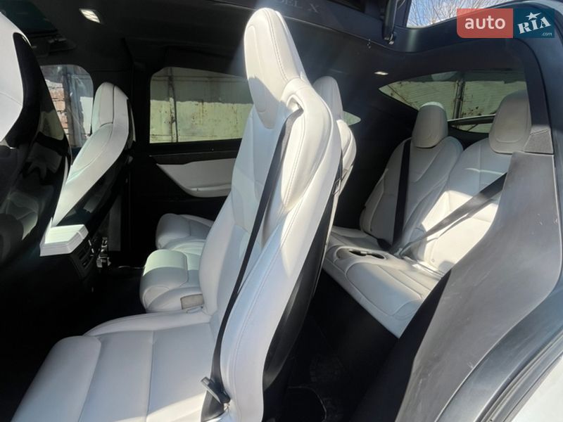 Позашляховик / Кросовер Tesla Model X 2016 в Львові фото 15 Позашляховик / Кросовер Tesla Model X 2016 в Львові