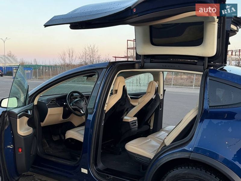 Внедорожник / Кроссовер Tesla Model X 2016 в Киеве