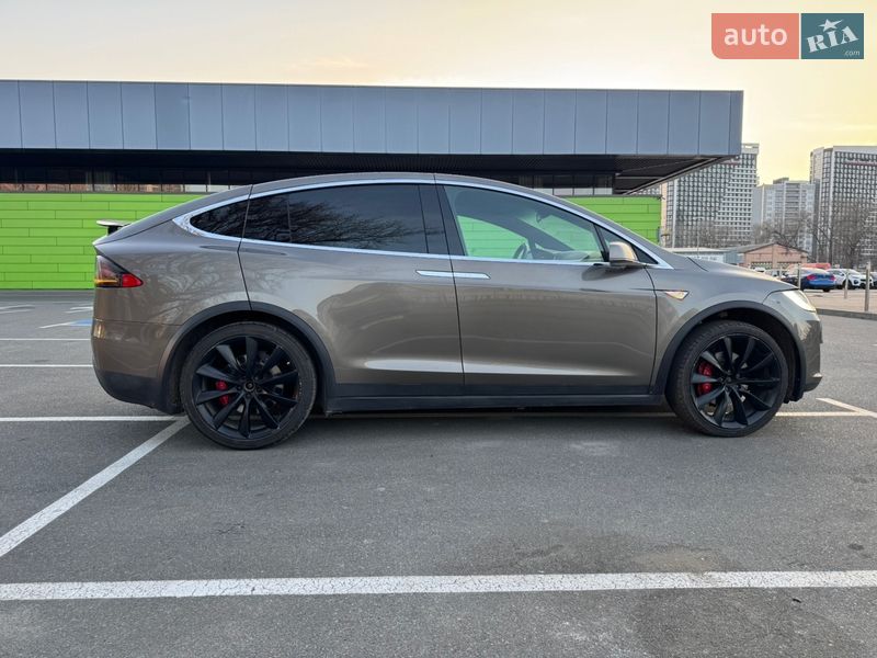 Позашляховик / Кросовер Tesla Model X 2016 в Києві