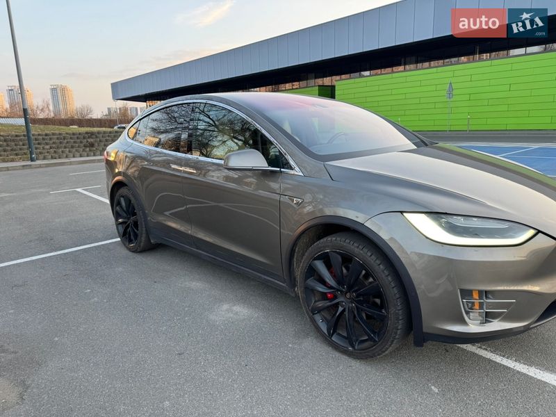 Позашляховик / Кросовер Tesla Model X 2016 в Києві