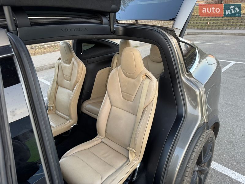 Позашляховик / Кросовер Tesla Model X 2016 в Києві