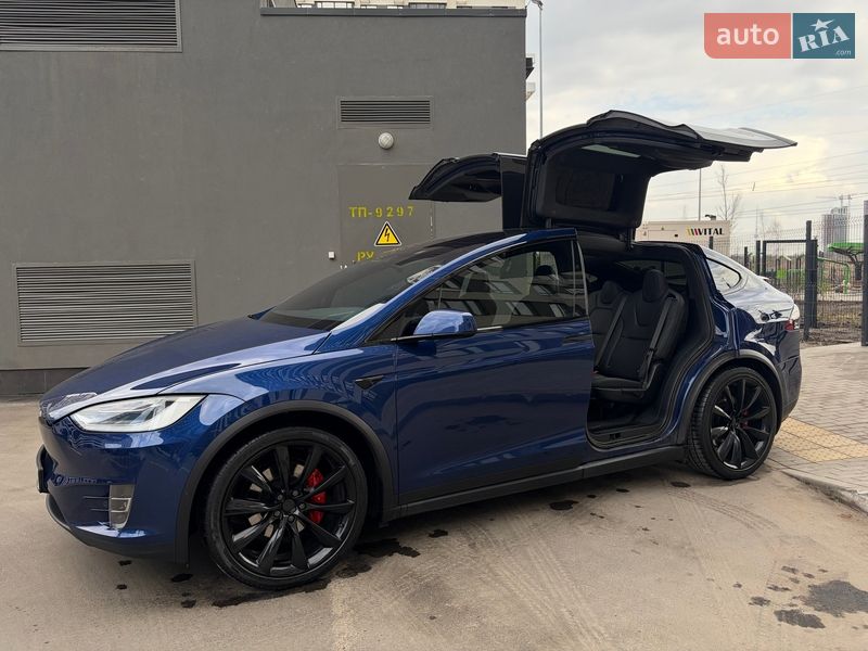 Внедорожник / Кроссовер Tesla Model X 2019 в Киеве