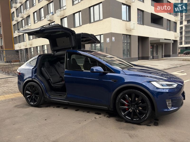 Внедорожник / Кроссовер Tesla Model X 2019 в Киеве