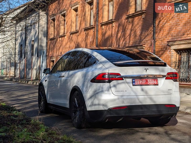 Позашляховик / Кросовер Tesla Model X 2017 в Києві