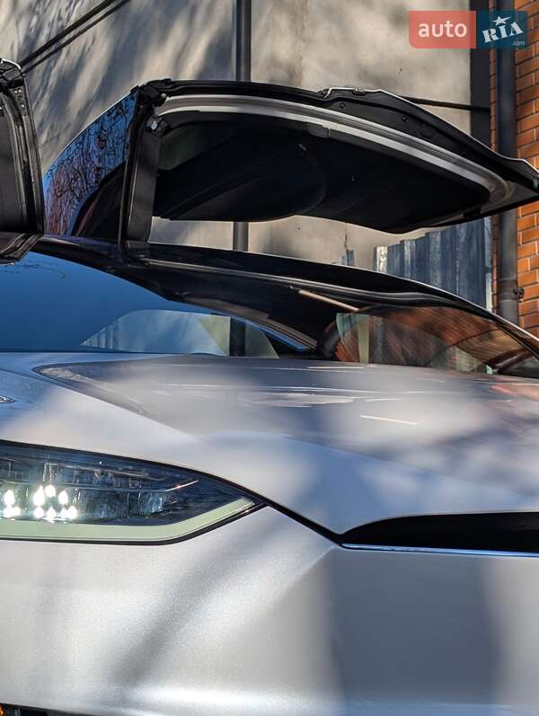 Позашляховик / Кросовер Tesla Model X 2017 в Києві