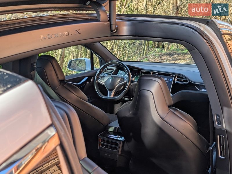 Позашляховик / Кросовер Tesla Model X 2017 в Києві