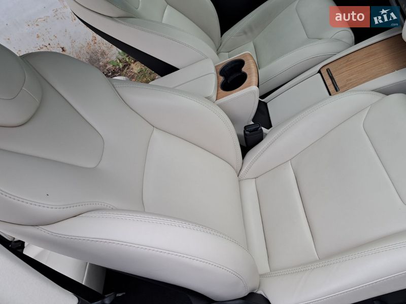 Позашляховик / Кросовер Tesla Model X 2018 в Костопілі