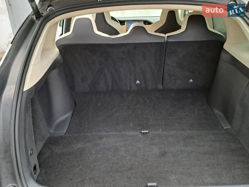 Позашляховик / Кросовер Tesla Model X 2018 в Костопілі