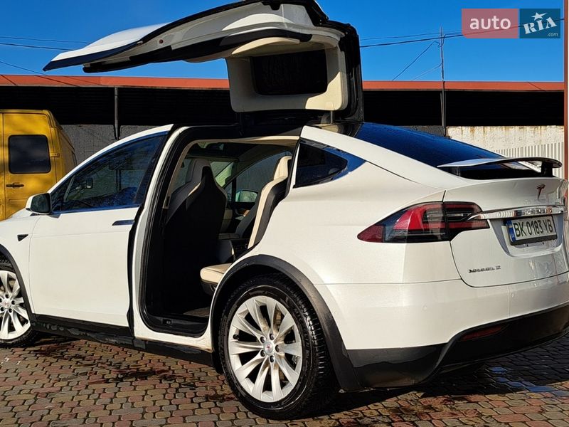 Позашляховик / Кросовер Tesla Model X 2018 в Костопілі