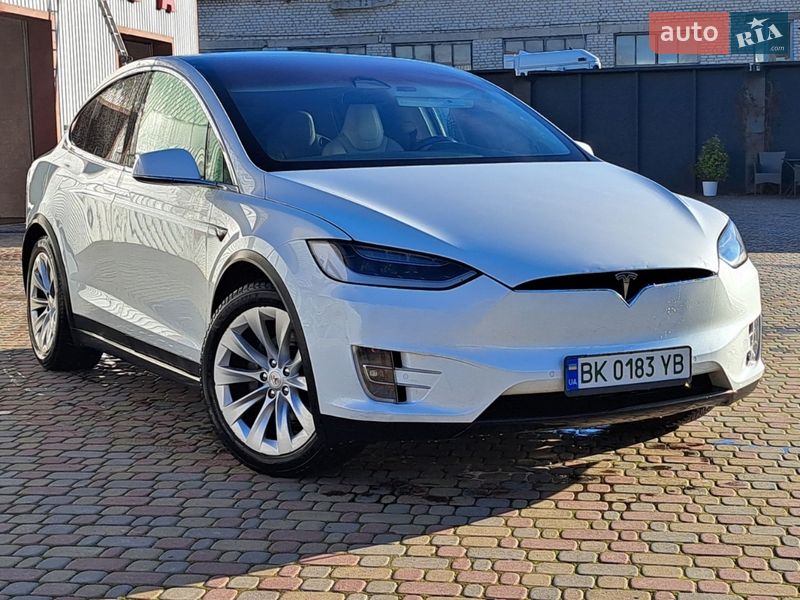 Позашляховик / Кросовер Tesla Model X 2018 в Костопілі
