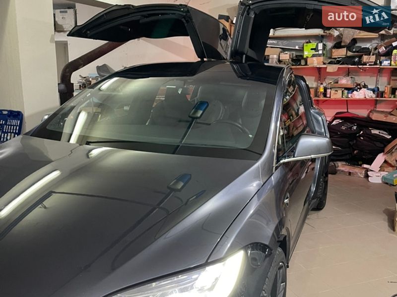 Позашляховик / Кросовер Tesla Model X 2018 в Бродах