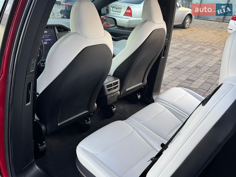 Позашляховик / Кросовер Tesla Model X 2020 в Ужгороді