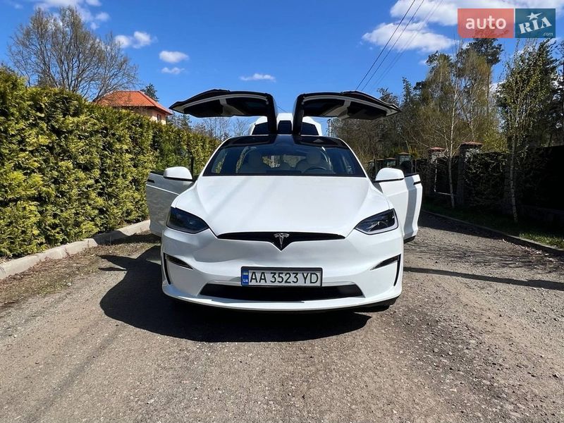 Tesla Model X 2024