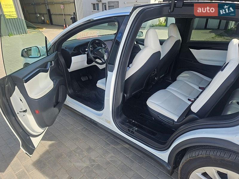 Позашляховик / Кросовер Tesla Model X 2020 в Львові