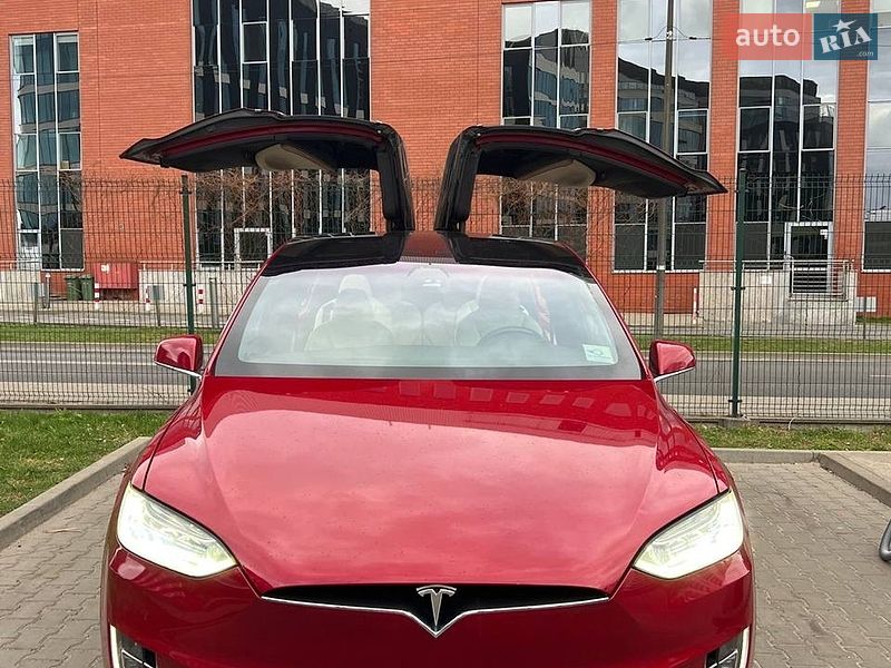 Tesla Model X 2019