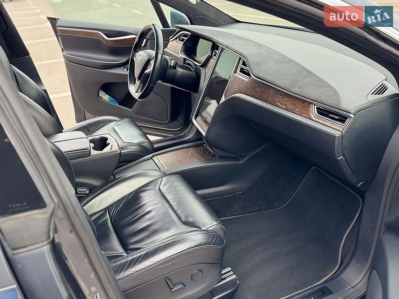 Внедорожник / Кроссовер Tesla Model X 2017 в Киеве