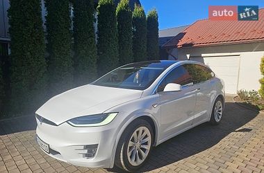 Позашляховик / Кросовер Tesla Model X 2016 в Чернівцях