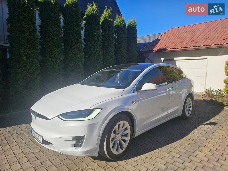 Внедорожник / Кроссовер Tesla Model X 2016 в Черновцах