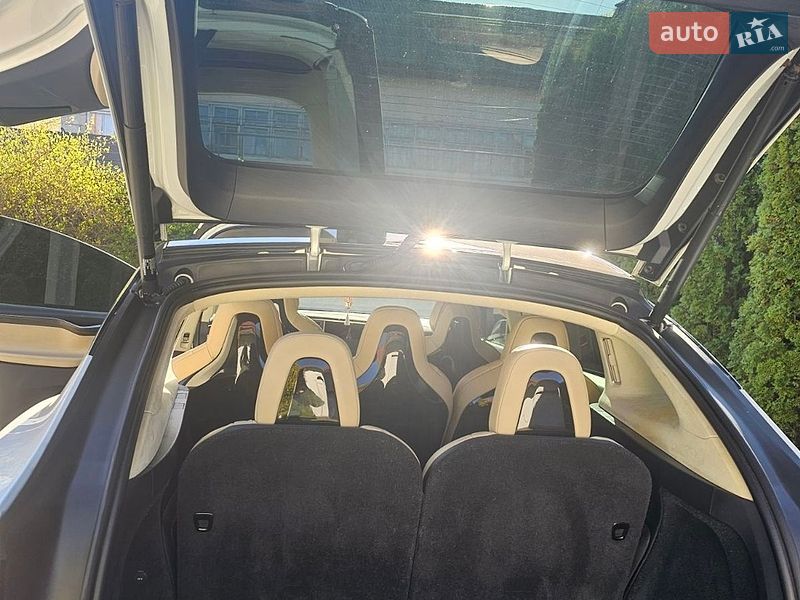Внедорожник / Кроссовер Tesla Model X 2016 в Черновцах