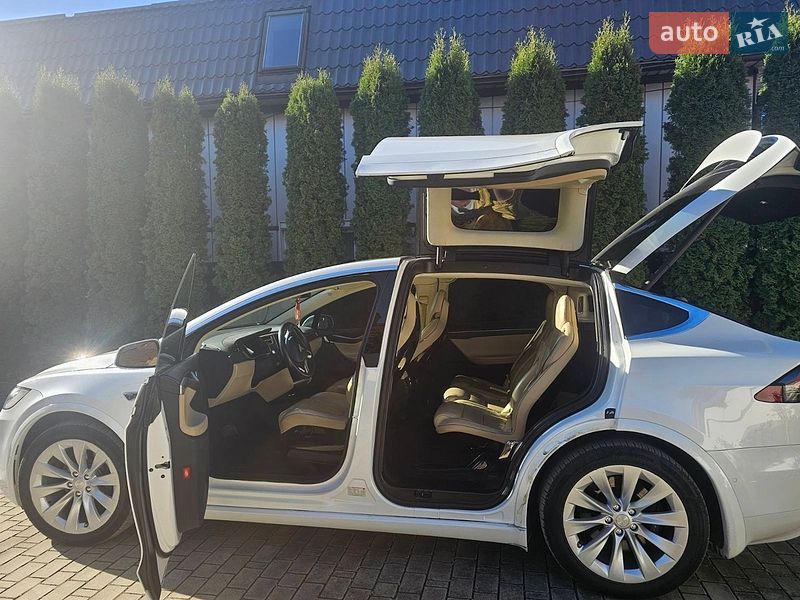 Внедорожник / Кроссовер Tesla Model X 2016 в Черновцах