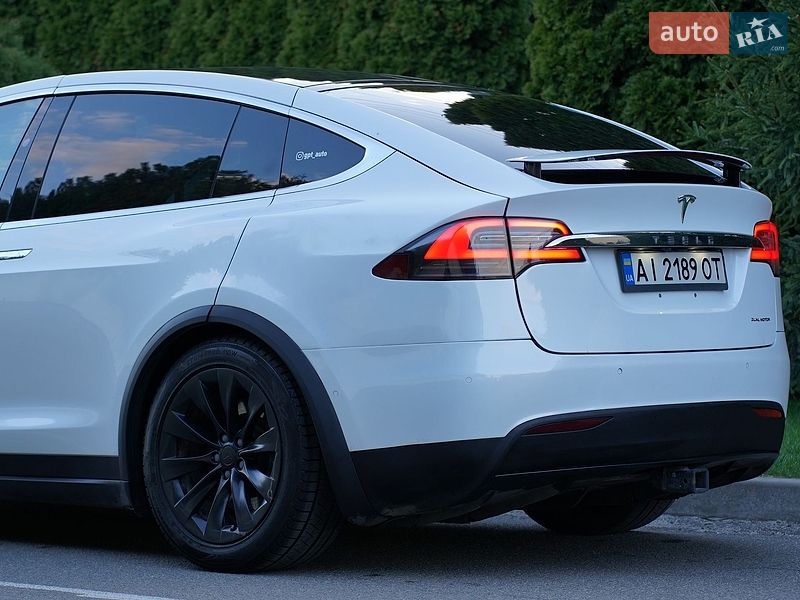 Внедорожник / Кроссовер Tesla Model X 2019 в Киеве