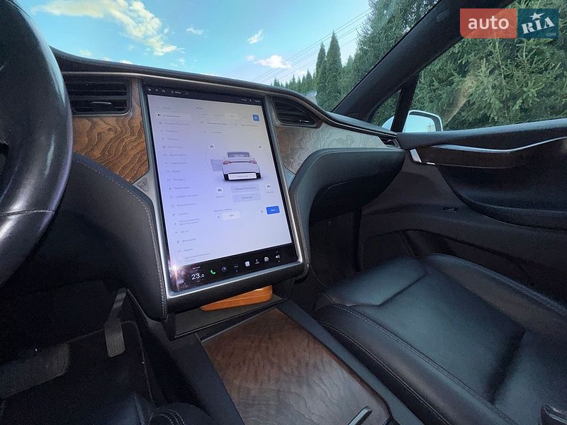 Внедорожник / Кроссовер Tesla Model X 2019 в Киеве