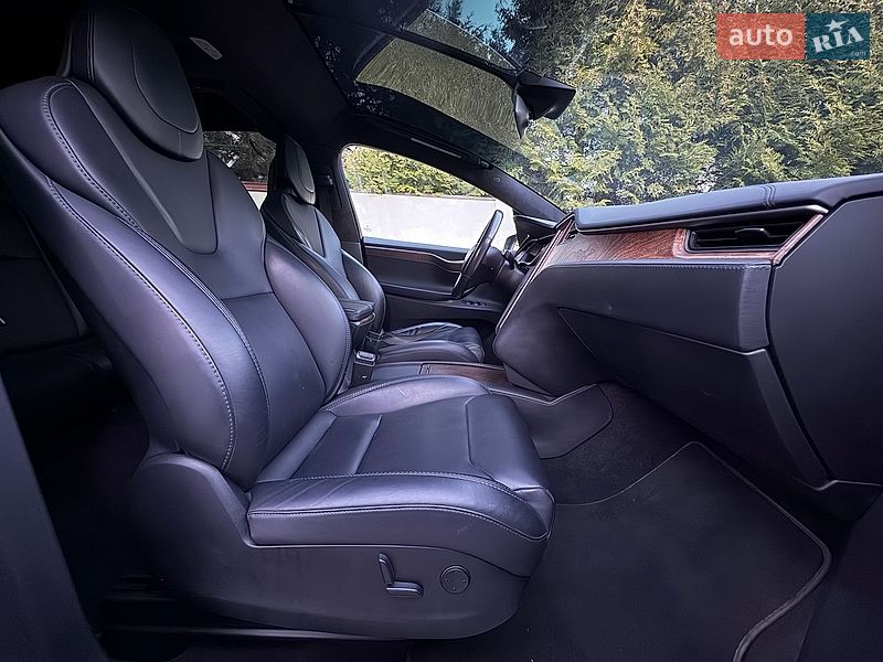 Внедорожник / Кроссовер Tesla Model X 2019 в Киеве