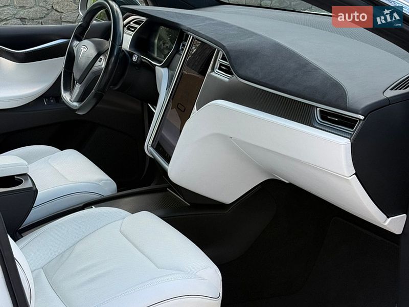 Внедорожник / Кроссовер Tesla Model X 2016 в Белой Церкви
