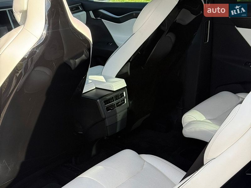 Внедорожник / Кроссовер Tesla Model X 2016 в Белой Церкви