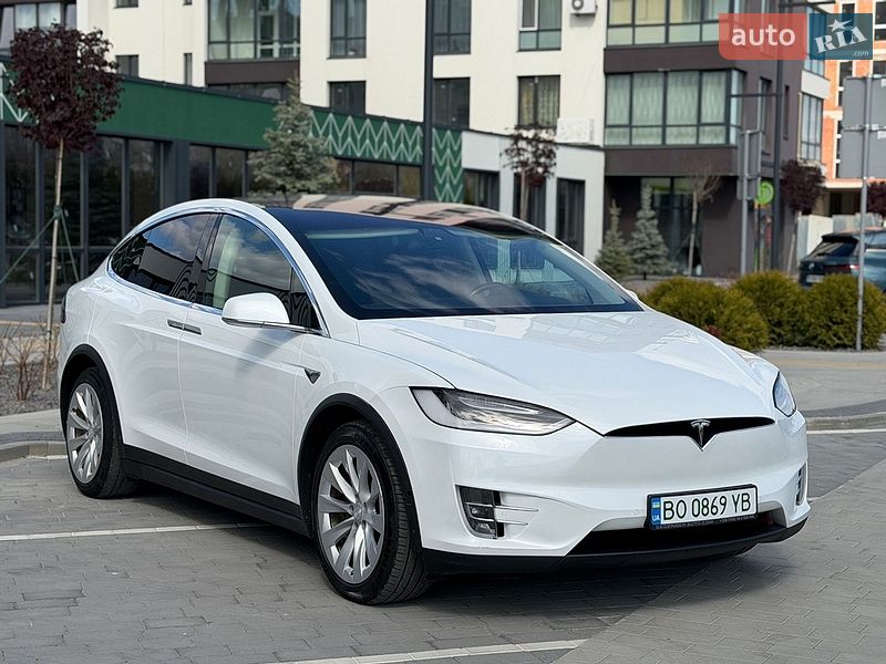 Внедорожник / Кроссовер Tesla Model X 2018 в Городке