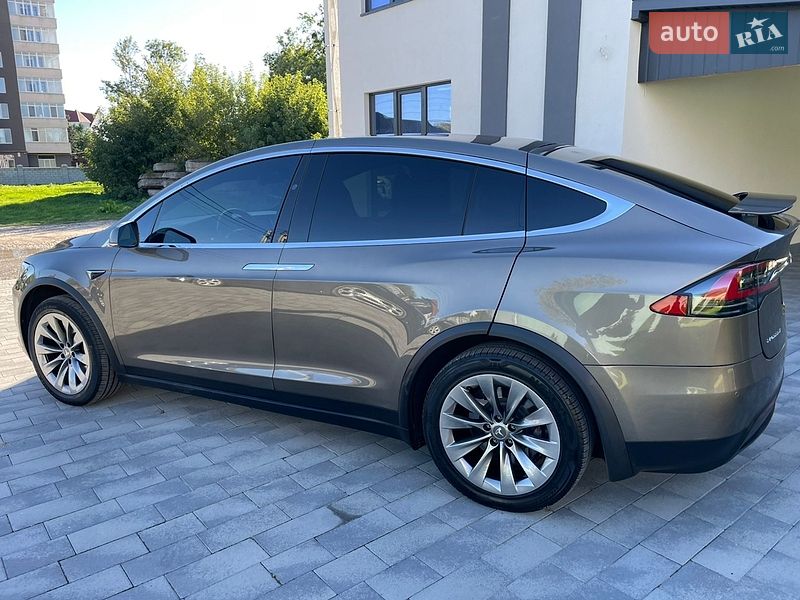 Внедорожник / Кроссовер Tesla Model X 2016 в Киеве