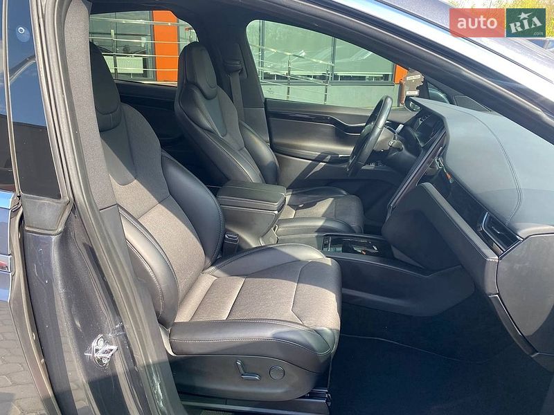 Позашляховик / Кросовер Tesla Model X 2018 в Львові
