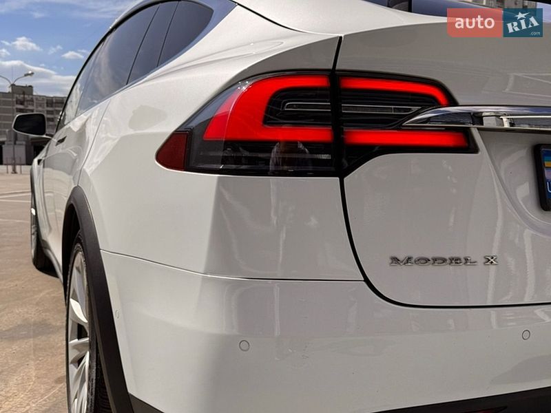 Внедорожник / Кроссовер Tesla Model X 2017 в Киеве