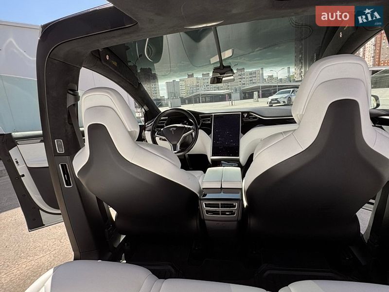 Внедорожник / Кроссовер Tesla Model X 2017 в Киеве