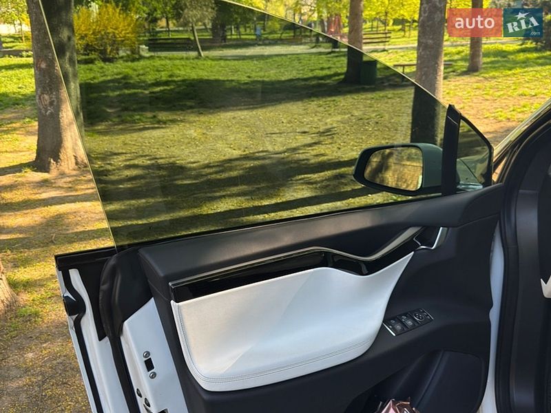Внедорожник / Кроссовер Tesla Model X 2020 в Киеве