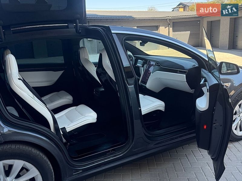 Позашляховик / Кросовер Tesla Model X 2016 в Івано-Франківську фото 34 Позашляховик / Кросовер Tesla Model X 2016 в Івано-Франківську