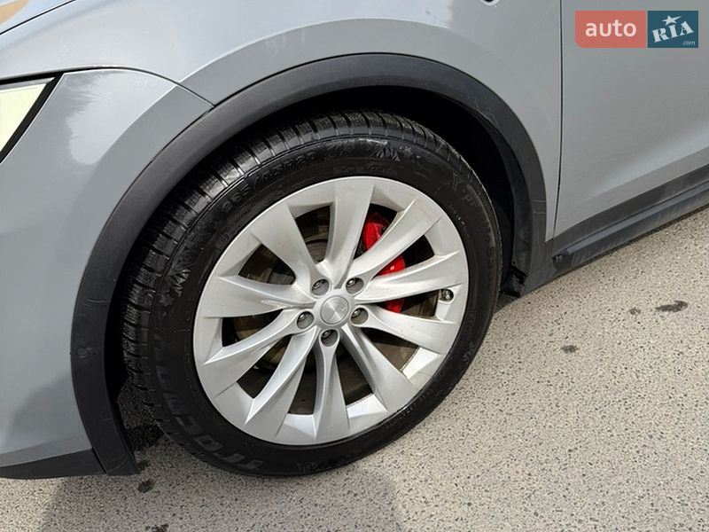 Внедорожник / Кроссовер Tesla Model X 2019 в Киеве