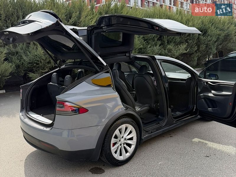 Внедорожник / Кроссовер Tesla Model X 2019 в Киеве