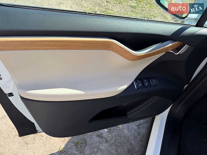 Внедорожник / Кроссовер Tesla Model X 2018 в Киеве