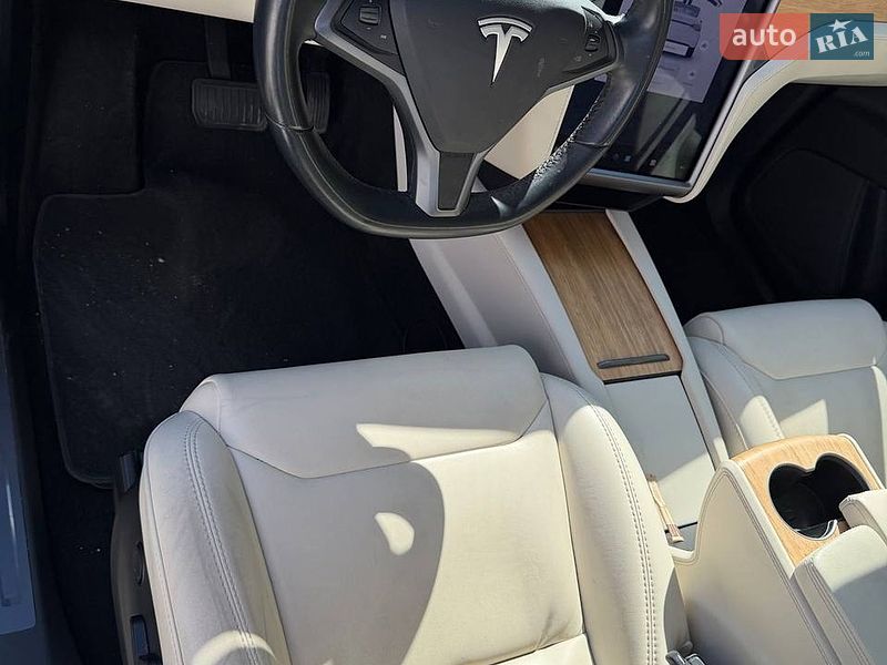 Внедорожник / Кроссовер Tesla Model X 2018 в Киеве