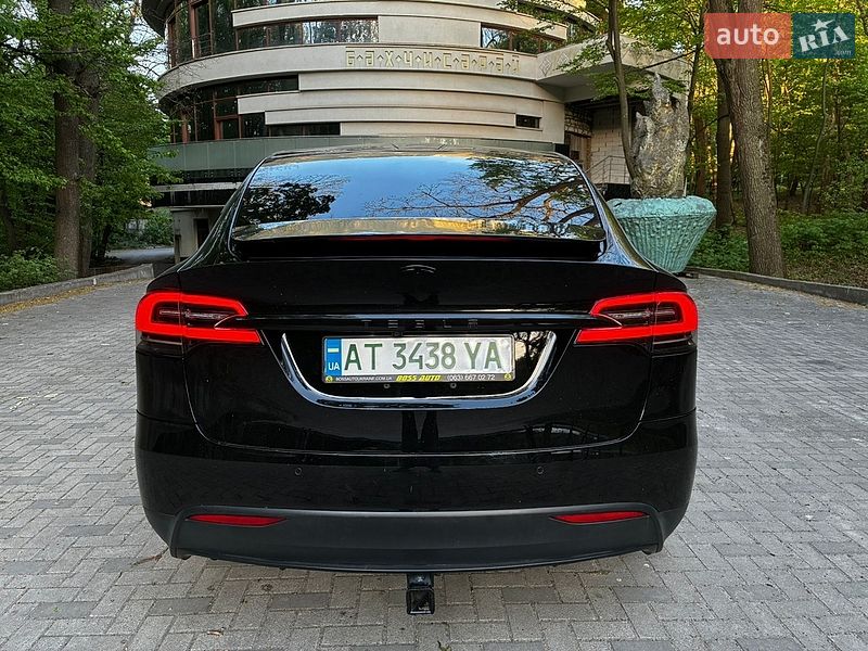 Позашляховик / Кросовер Tesla Model X 2016 в Києві