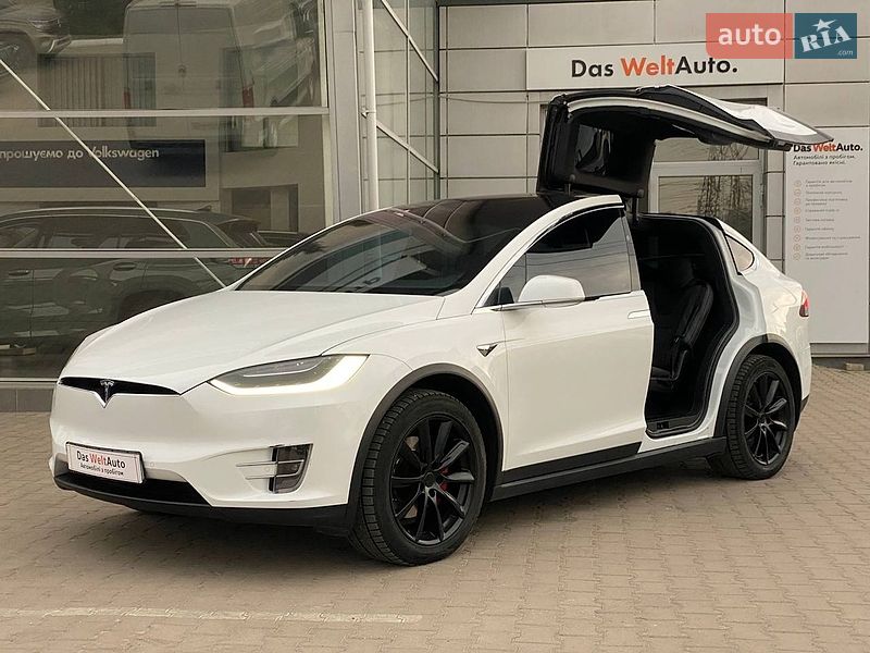 Позашляховик / Кросовер Tesla Model X 2018 в Чернівцях