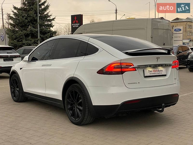 Позашляховик / Кросовер Tesla Model X 2018 в Чернівцях