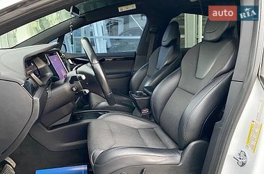 Позашляховик / Кросовер Tesla Model X 2018 в Чернівцях