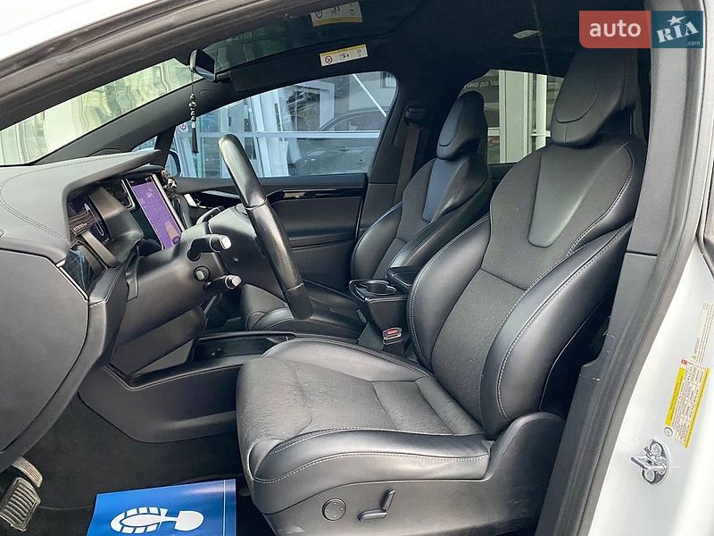 Позашляховик / Кросовер Tesla Model X 2018 в Чернівцях