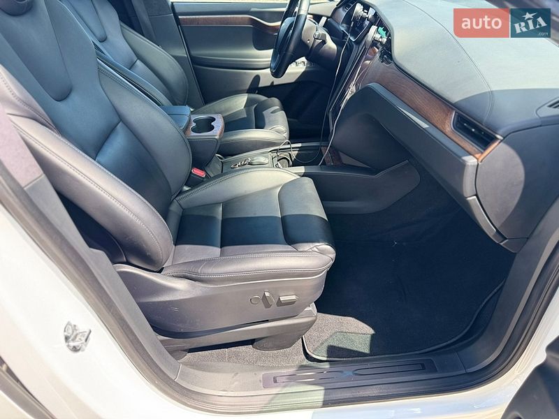 Внедорожник / Кроссовер Tesla Model X 2020 в Луцке